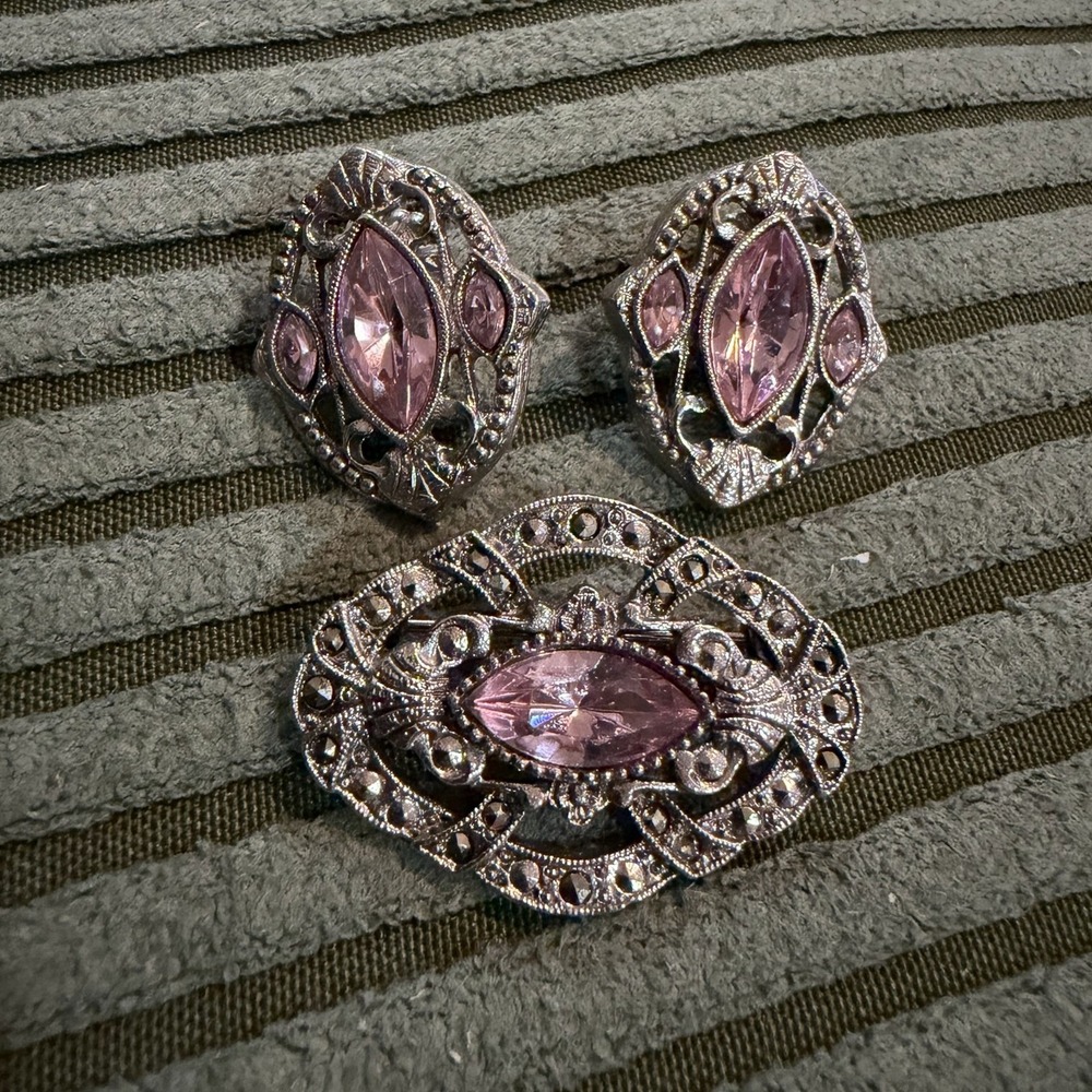 Vintage Style Pink Rhinestone Filigree Brooch and Clip On Earrings‎ Set